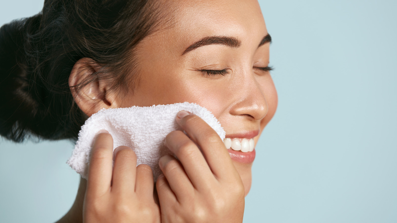 پاک کردن آرایش با این ۶ روش طبیعی پوستتان را عین بچه نرم می کند!